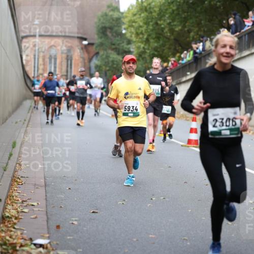 05.10.2025 - 20. swb-Marathon Bremen Michael Strokosch http://msf.ph/oto/9220507 05.10.2025 12:49:02 Laufen 5934, 885, 2306, 7319 meine-sportfotos.de