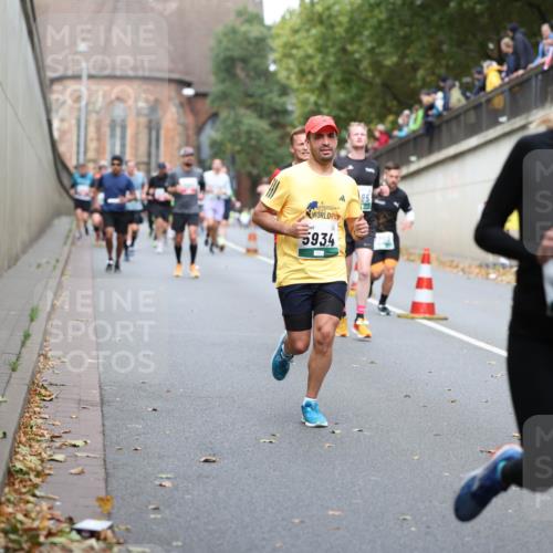 05.10.2025 - 20. swb-Marathon Bremen Michael Strokosch http://msf.ph/oto/9220508 05.10.2025 12:49:02 Laufen 5934, 85, 2306 meine-sportfotos.de
