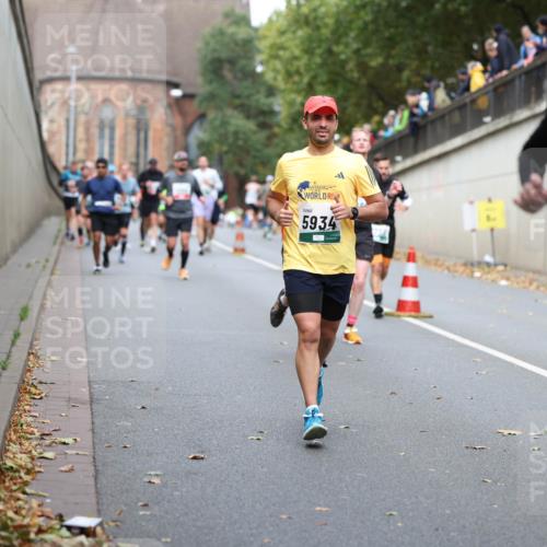 05.10.2025 - 20. swb-Marathon Bremen Michael Strokosch http://msf.ph/oto/9220510 05.10.2025 12:49:03 Laufen 5934, 2306, 7 meine-sportfotos.de
