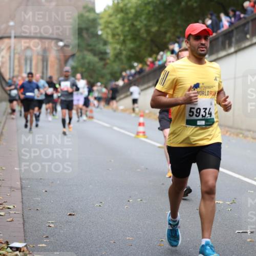 05.10.2025 - 20. swb-Marathon Bremen Michael Strokosch http://msf.ph/oto/9220511 05.10.2025 12:49:04 Laufen 5934, 3 meine-sportfotos.de