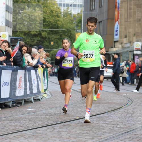 05.10.2025 - 20. swb-Marathon Bremen Strokosch-Dieckow http://msf.ph/oto/9220512 05.10.2025 10:35:34 Ziel 9596, 9697, 10538 meine-sportfotos.de