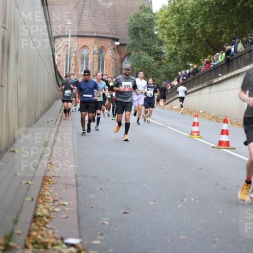 05.10.2025 - 20. swb-Marathon Bremen Michael Strokosch http://msf.ph/oto/9220513 05.10.2025 12:49:05 Laufen 4409, 1705, 355, 7885 meine-sportfotos.de