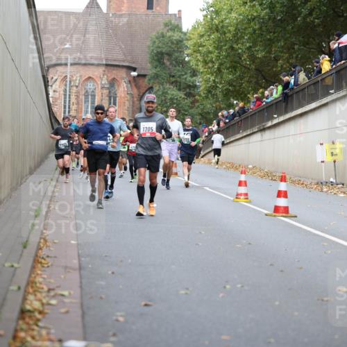05.10.2025 - 20. swb-Marathon Bremen Michael Strokosch http://msf.ph/oto/9220515 05.10.2025 12:49:06 Laufen 4409, 471, 1705, 2096, 9, 788 meine-sportfotos.de
