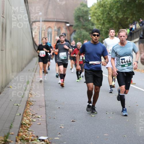 05.10.2025 - 20. swb-Marathon Bremen Michael Strokosch http://msf.ph/oto/9220522 05.10.2025 12:49:10 Laufen 1019, 4409, 4444, 1705 meine-sportfotos.de