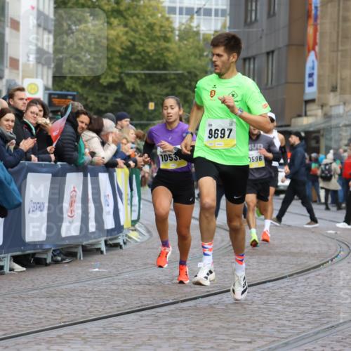 05.10.2025 - 20. swb-Marathon Bremen Strokosch-Dieckow http://msf.ph/oto/9220523 05.10.2025 10:35:35 Ziel 9596, 9697, 10538 meine-sportfotos.de