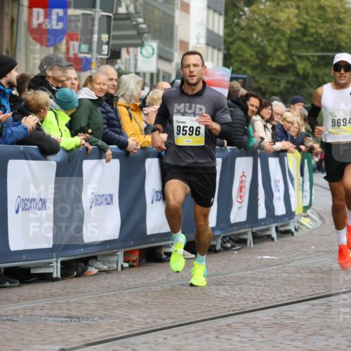 05.10.2025 - 20. swb-Marathon Bremen Strokosch-Dieckow http://msf.ph/oto/9220526 05.10.2025 10:35:38 Ziel 9596, 9697, 10538 meine-sportfotos.de