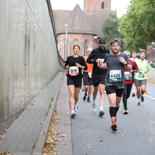 05.10.2025 - 20. swb-Marathon Bremen Michael Strokosch http://msf.ph/oto/9220527 05.10.2025 12:49:12 Laufen 1019, 5, 4409, 4714, 3673, 7, 2096 meine-sportfotos.de