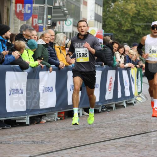 05.10.2025 - 20. swb-Marathon Bremen Strokosch-Dieckow http://msf.ph/oto/9220530 05.10.2025 10:35:39 Ziel 9596, 9697, 10538 meine-sportfotos.de