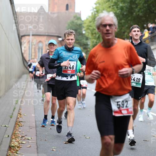 05.10.2025 - 20. swb-Marathon Bremen Michael Strokosch http://msf.ph/oto/9220538 05.10.2025 12:49:17 Laufen 10, 4746, 1080, 592, 54, 10, 695 meine-sportfotos.de