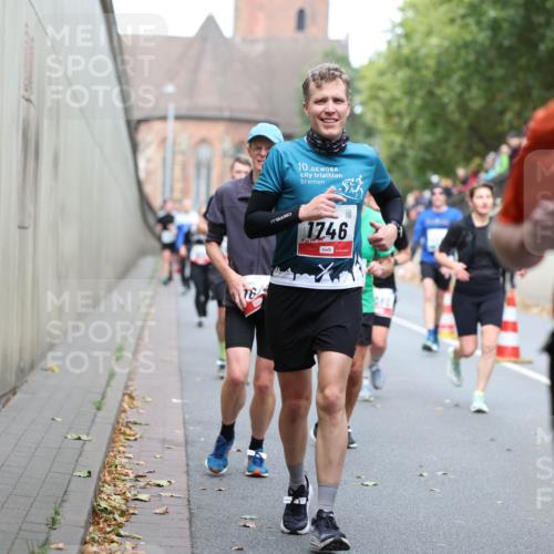05.10.2025 - 20. swb-Marathon Bremen Michael Strokosch http://msf.ph/oto/9220539 05.10.2025 12:49:17 Laufen 10, 1746 meine-sportfotos.de