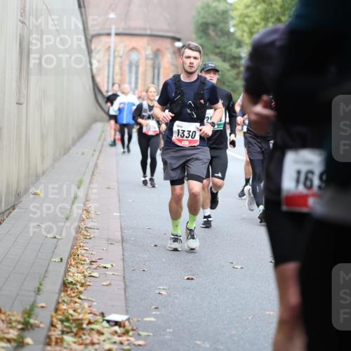 05.10.2025 - 20. swb-Marathon Bremen Michael Strokosch http://msf.ph/oto/9220543 05.10.2025 12:49:19 Laufen 1914, 1330, 21, 169 meine-sportfotos.de