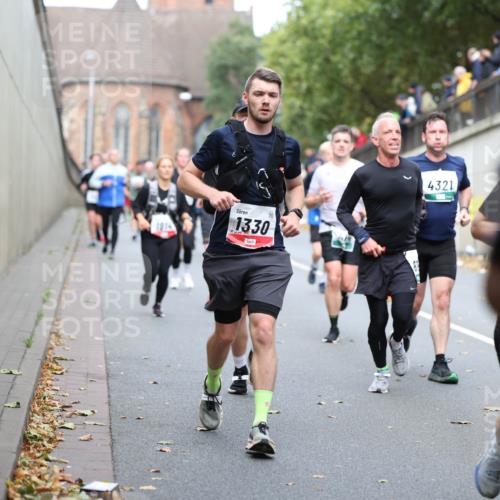 05.10.2025 - 20. swb-Marathon Bremen Michael Strokosch http://msf.ph/oto/9220545 05.10.2025 12:49:20 Laufen 1914, 1330, 4321 meine-sportfotos.de