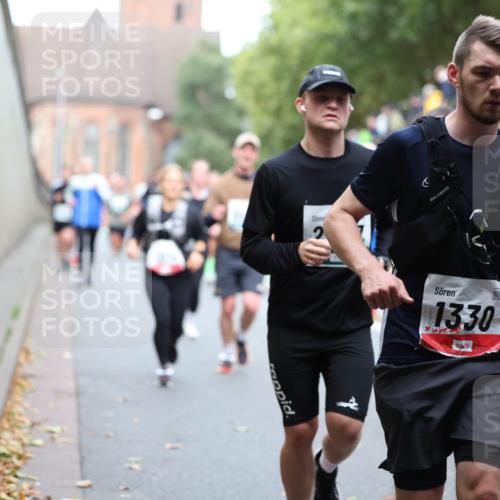 05.10.2025 - 20. swb-Marathon Bremen Michael Strokosch http://msf.ph/oto/9220548 05.10.2025 12:49:22 Laufen 1330 meine-sportfotos.de