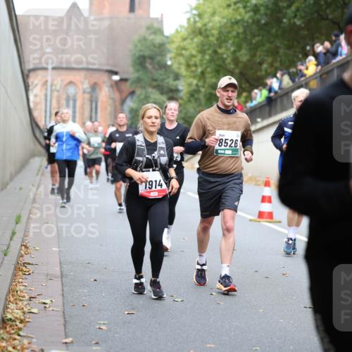 05.10.2025 - 20. swb-Marathon Bremen Michael Strokosch http://msf.ph/oto/9220549 05.10.2025 12:49:23 Laufen 1914, 8526 meine-sportfotos.de