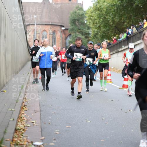 05.10.2025 - 20. swb-Marathon Bremen Michael Strokosch http://msf.ph/oto/9220554 05.10.2025 12:49:25 Laufen 200, 3019, 6328, 921, 10, 191 meine-sportfotos.de
