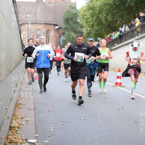 05.10.2025 - 20. swb-Marathon Bremen Michael Strokosch http://msf.ph/oto/9220557 05.10.2025 12:49:25 Laufen 08, 2009, 3019, 6328, 92, 1067, 16, 11 meine-sportfotos.de