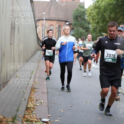 05.10.2025 - 20. swb-Marathon Bremen Michael Strokosch http://msf.ph/oto/9220560 05.10.2025 12:49:27 Laufen 2009, 7653, 9, 3019 meine-sportfotos.de
