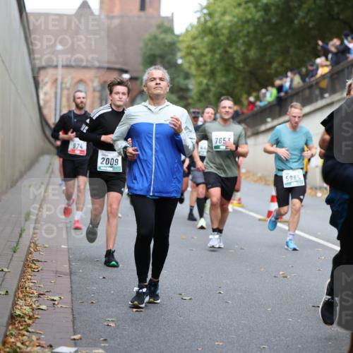 05.10.2025 - 20. swb-Marathon Bremen Michael Strokosch http://msf.ph/oto/9220565 05.10.2025 12:49:28 Laufen 974, 2009, 7653, 5985, 7319 meine-sportfotos.de