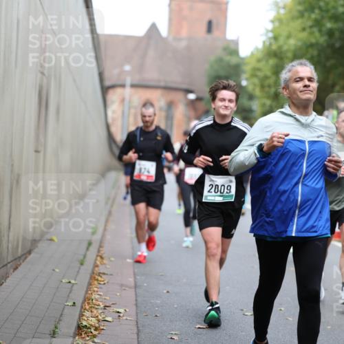 05.10.2025 - 20. swb-Marathon Bremen Michael Strokosch http://msf.ph/oto/9220567 05.10.2025 12:49:29 Laufen 2009, 653, 5985 meine-sportfotos.de