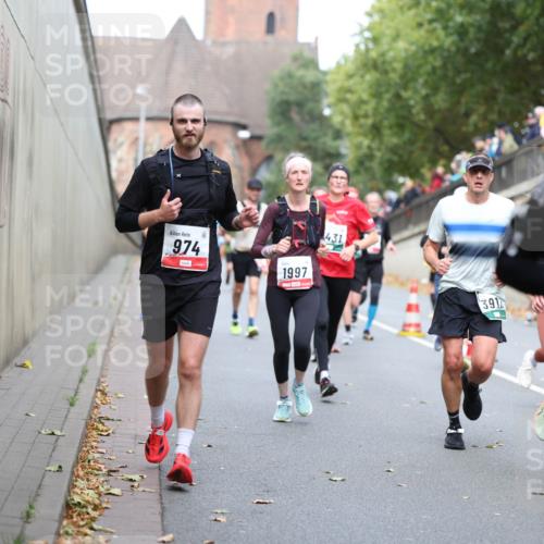 05.10.2025 - 20. swb-Marathon Bremen Michael Strokosch http://msf.ph/oto/9220571 05.10.2025 12:49:31 Laufen 974, 1997, 110, 431, 391, 2009 meine-sportfotos.de