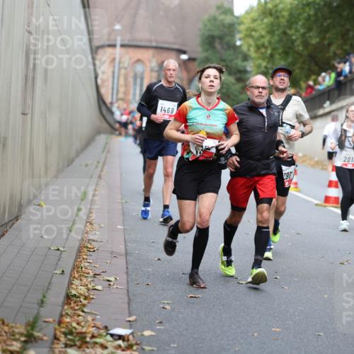 05.10.2025 - 20. swb-Marathon Bremen Michael Strokosch http://msf.ph/oto/9220583 05.10.2025 12:49:35 Laufen 1468, 396, 2016, 8228 meine-sportfotos.de