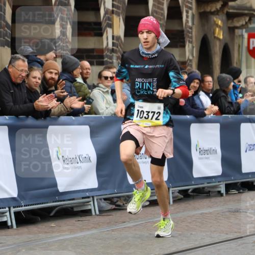 05.10.2025 - 20. swb-Marathon Bremen Strokosch-Dieckow http://msf.ph/oto/9220586 05.10.2025 10:35:56 Ziel 10372 meine-sportfotos.de