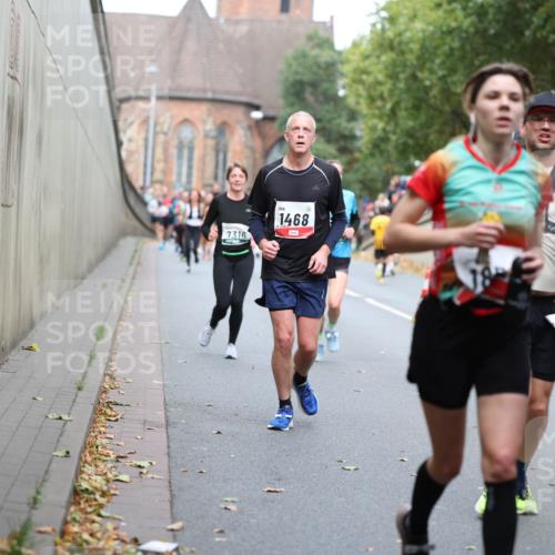 05.10.2025 - 20. swb-Marathon Bremen Michael Strokosch http://msf.ph/oto/9220587 05.10.2025 12:49:36 Laufen 7316, 1468, 79 meine-sportfotos.de