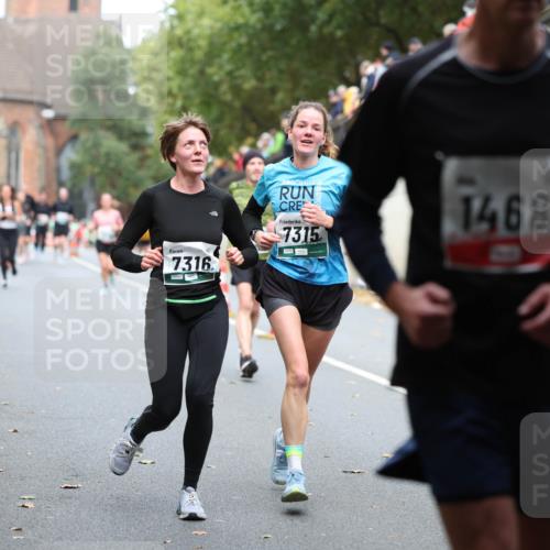 05.10.2025 - 20. swb-Marathon Bremen Michael Strokosch http://msf.ph/oto/9220592 05.10.2025 12:49:38 Laufen 7316, 7315, 1468, 588 meine-sportfotos.de