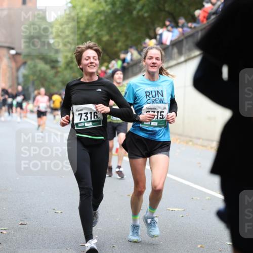 05.10.2025 - 20. swb-Marathon Bremen Michael Strokosch http://msf.ph/oto/9220593 05.10.2025 12:49:39 Laufen 7316, 15, 146 meine-sportfotos.de