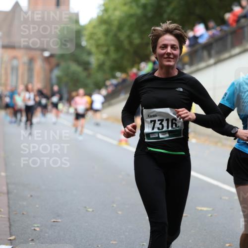 05.10.2025 - 20. swb-Marathon Bremen Michael Strokosch http://msf.ph/oto/9220597 05.10.2025 12:49:39 Laufen 7316, 7315 meine-sportfotos.de
