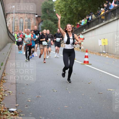 05.10.2025 - 20. swb-Marathon Bremen Michael Strokosch http://msf.ph/oto/9220601 05.10.2025 12:49:45 Laufen 8984, 552, 3053 meine-sportfotos.de