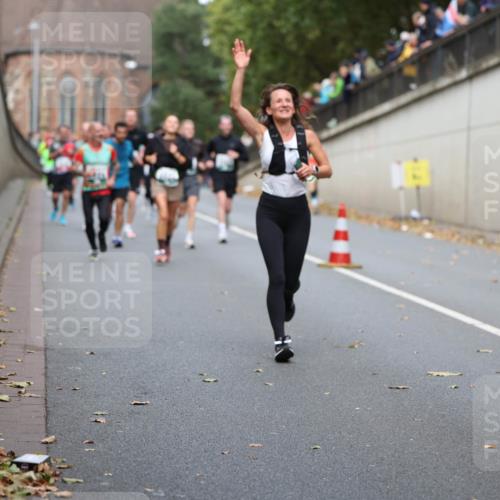 05.10.2025 - 20. swb-Marathon Bremen Michael Strokosch http://msf.ph/oto/9220602 05.10.2025 12:49:45 Laufen 3053 meine-sportfotos.de