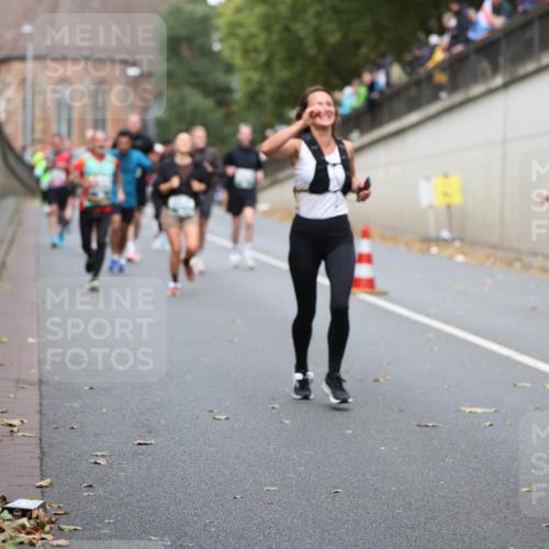 05.10.2025 - 20. swb-Marathon Bremen Michael Strokosch http://msf.ph/oto/9220604 05.10.2025 12:49:46 Laufen  meine-sportfotos.de