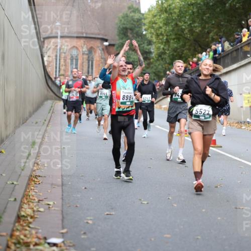 05.10.2025 - 20. swb-Marathon Bremen Michael Strokosch http://msf.ph/oto/9220612 05.10.2025 12:49:48 Laufen 6145, 1478, 898, 5247, 743, 5527 meine-sportfotos.de
