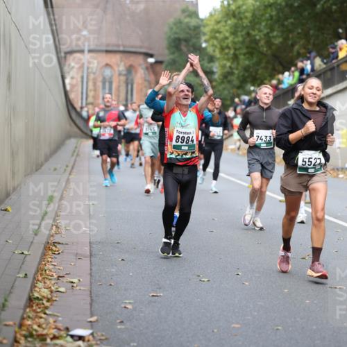 05.10.2025 - 20. swb-Marathon Bremen Michael Strokosch http://msf.ph/oto/9220613 05.10.2025 12:49:48 Laufen 145, 8984, 7433, 5522 meine-sportfotos.de