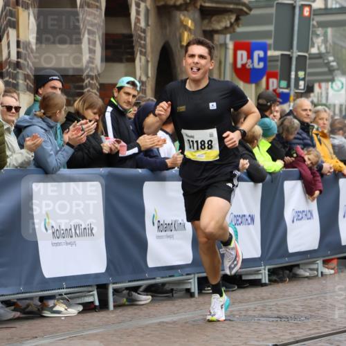 05.10.2025 - 20. swb-Marathon Bremen Strokosch-Dieckow http://msf.ph/oto/9220622 05.10.2025 10:36:08 Ziel 11188 meine-sportfotos.de