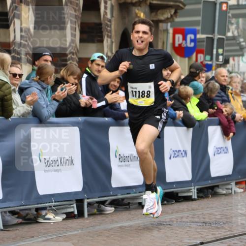 05.10.2025 - 20. swb-Marathon Bremen Strokosch-Dieckow http://msf.ph/oto/9220625 05.10.2025 10:36:08 Ziel 11188 meine-sportfotos.de