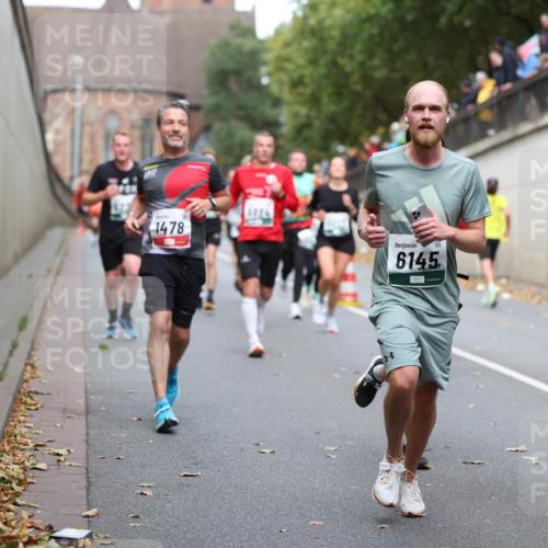 05.10.2025 - 20. swb-Marathon Bremen Michael Strokosch http://msf.ph/oto/9220628 05.10.2025 12:49:53 Laufen 1478, 6816, 6145, 5247 meine-sportfotos.de
