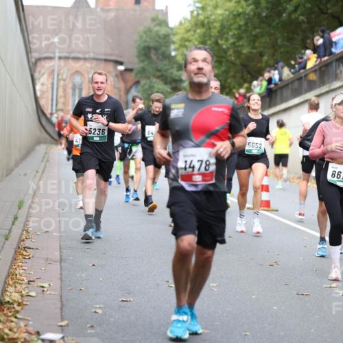 05.10.2025 - 20. swb-Marathon Bremen Michael Strokosch http://msf.ph/oto/9220632 05.10.2025 12:49:54 Laufen 47, 5236, 64, 1478, 5652, 86, 10, 814 meine-sportfotos.de