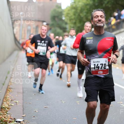 05.10.2025 - 20. swb-Marathon Bremen Michael Strokosch http://msf.ph/oto/9220634 05.10.2025 12:49:55 Laufen 236, 2023, 1478, 8610 meine-sportfotos.de