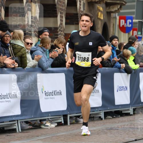 05.10.2025 - 20. swb-Marathon Bremen Strokosch-Dieckow http://msf.ph/oto/9220636 05.10.2025 10:36:08 Ziel 11188 meine-sportfotos.de