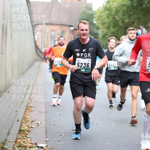 05.10.2025 - 20. swb-Marathon Bremen Michael Strokosch http://msf.ph/oto/9220637 05.10.2025 12:49:56 Laufen 4705, 5236, 6481, 5884, 5652 meine-sportfotos.de