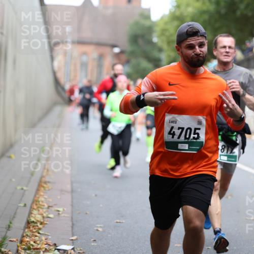 05.10.2025 - 20. swb-Marathon Bremen Michael Strokosch http://msf.ph/oto/9220642 05.10.2025 12:49:58 Laufen 4705, 817 meine-sportfotos.de