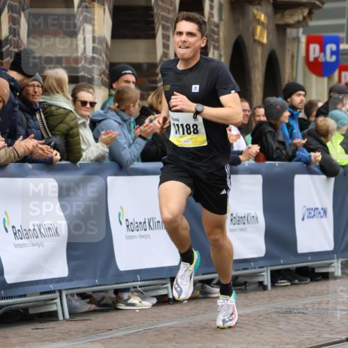 05.10.2025 - 20. swb-Marathon Bremen Strokosch-Dieckow http://msf.ph/oto/9220643 05.10.2025 10:36:08 Ziel 11188 meine-sportfotos.de