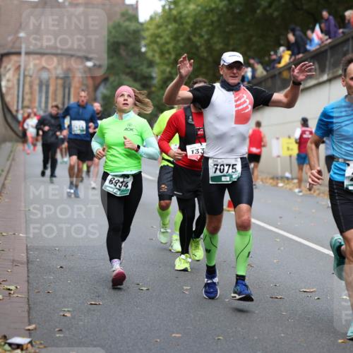 05.10.2025 - 20. swb-Marathon Bremen Michael Strokosch http://msf.ph/oto/9220646 05.10.2025 12:49:59 Laufen 8934, 133, 7075, 2918 meine-sportfotos.de