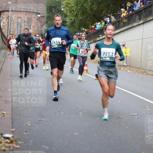 05.10.2025 - 20. swb-Marathon Bremen Michael Strokosch http://msf.ph/oto/9220651 05.10.2025 12:50:03 Laufen 7454, 2791, 1413, 7553, 9 meine-sportfotos.de