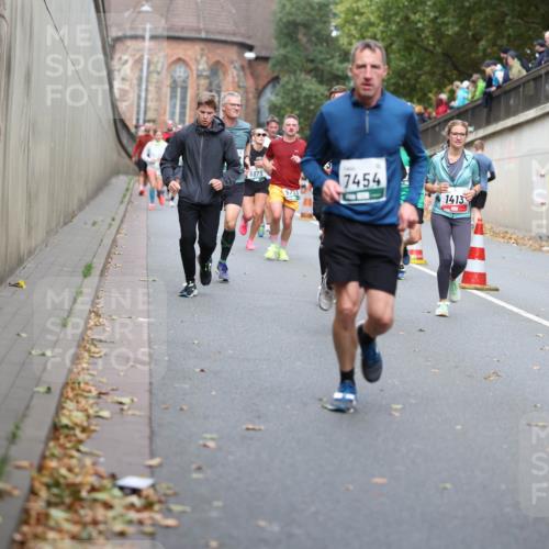 05.10.2025 - 20. swb-Marathon Bremen Michael Strokosch http://msf.ph/oto/9220653 05.10.2025 12:50:03 Laufen 6879, 7454, 5755, 9, 1413 meine-sportfotos.de