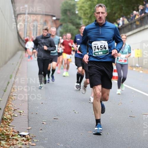 05.10.2025 - 20. swb-Marathon Bremen Michael Strokosch http://msf.ph/oto/9220655 05.10.2025 12:50:04 Laufen 7454, 1415 meine-sportfotos.de