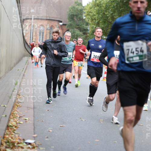 05.10.2025 - 20. swb-Marathon Bremen Michael Strokosch http://msf.ph/oto/9220656 05.10.2025 12:50:05 Laufen 92, 5755, 360, 7454, 18 meine-sportfotos.de