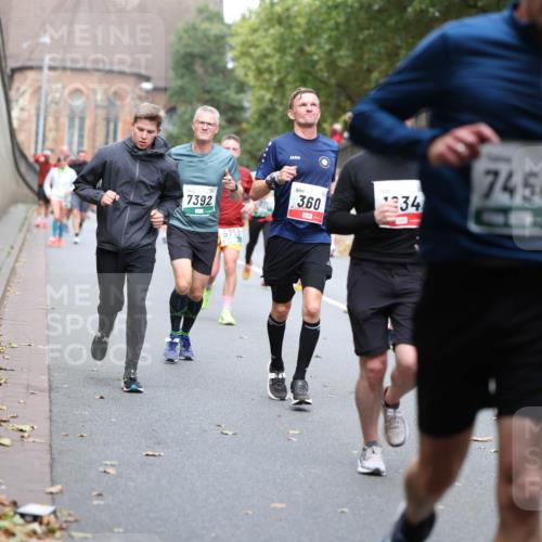 05.10.2025 - 20. swb-Marathon Bremen Michael Strokosch http://msf.ph/oto/9220658 05.10.2025 12:50:05 Laufen 7392, 5755, 7454, 360, 334 meine-sportfotos.de